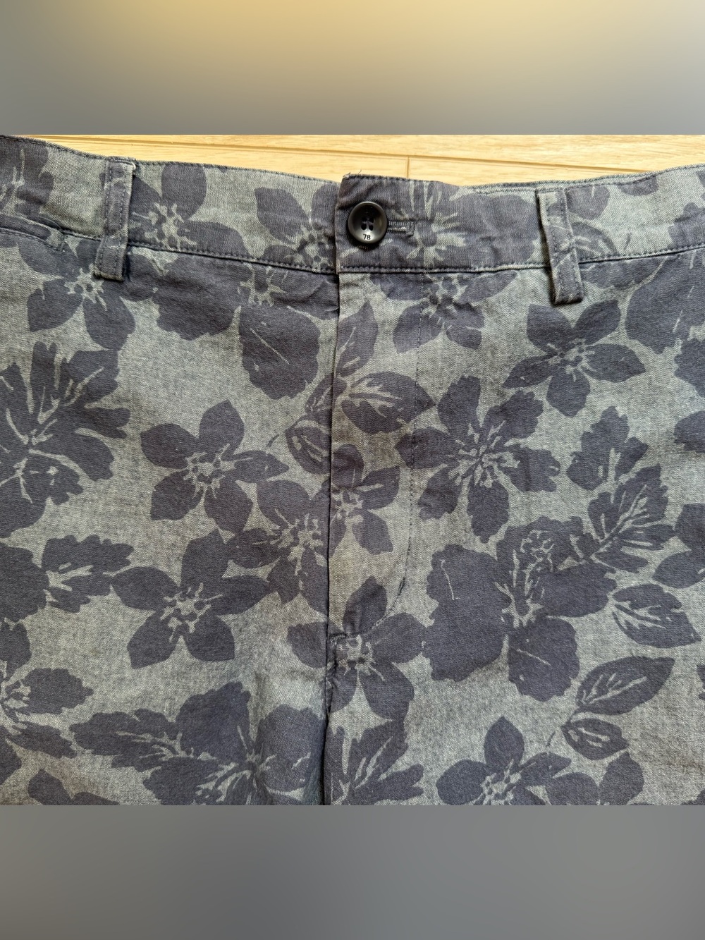 Banana Republic men’s size 34 gray navy tropical flower print chino style shorts - Picture 3 of 9